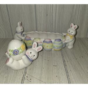 Vtg Hallmark Easter Bunny Center Piece With Bunny And Egg Salt N Pepper Shakers